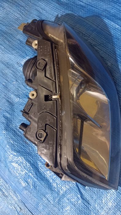 Фара передня ліва VW Passat B5