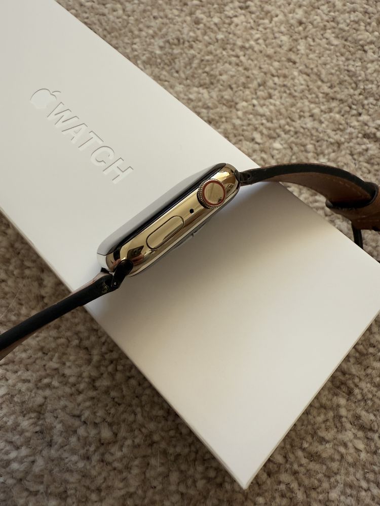 Apple Watch Series 6 44mm Stainless Steel Gold.