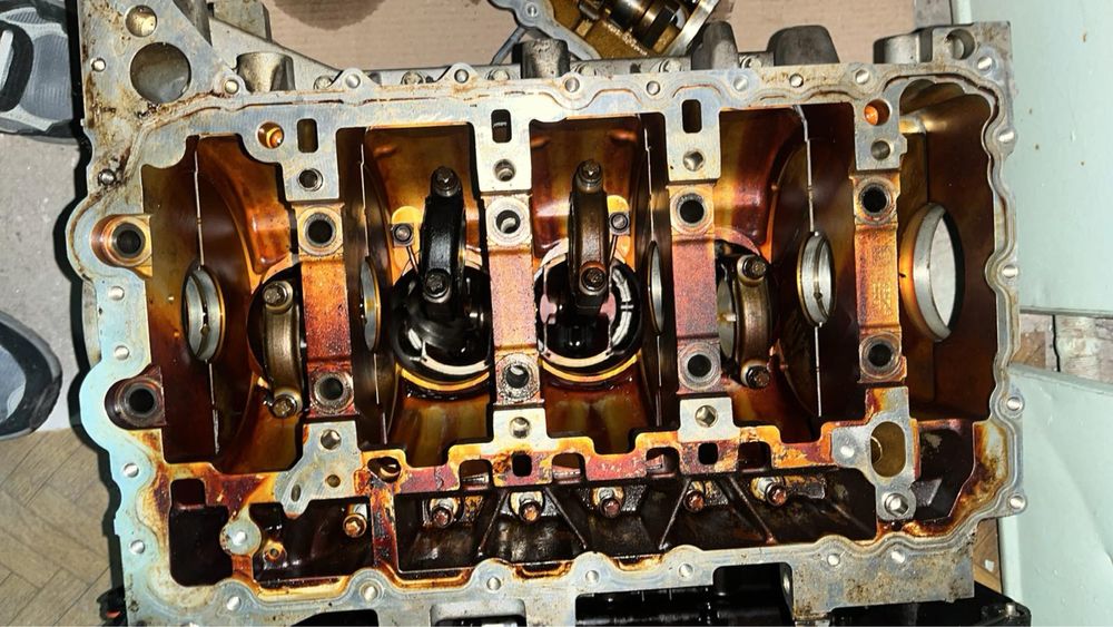 Блок шатуни ,поршень, гбц в зборі  N20b20