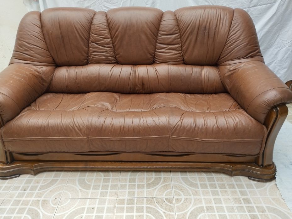 Conjunto de sofás em pele genuína