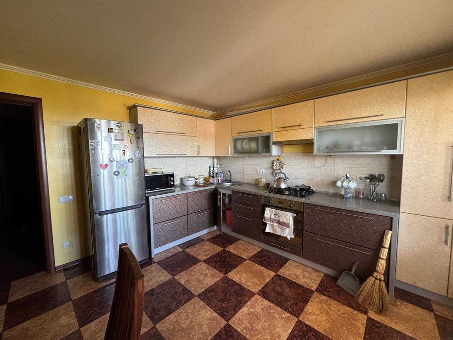 Продам 2 кімнатну квартиру в тихому районі Грушевського