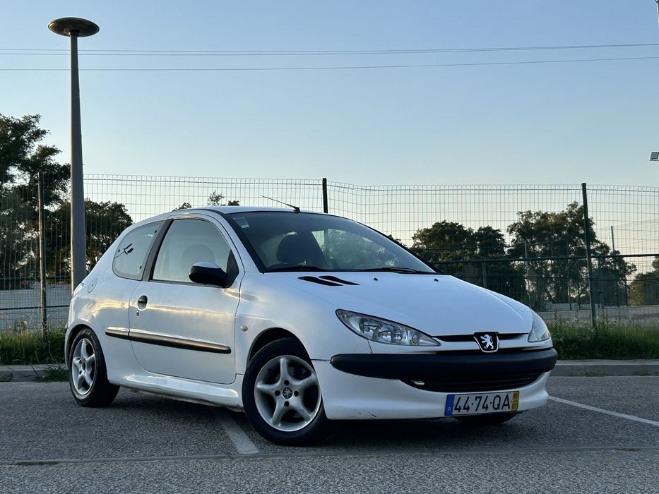 Peugeot 206 1.9D (2000) – Económico, Fiável e Pronto a Circular!