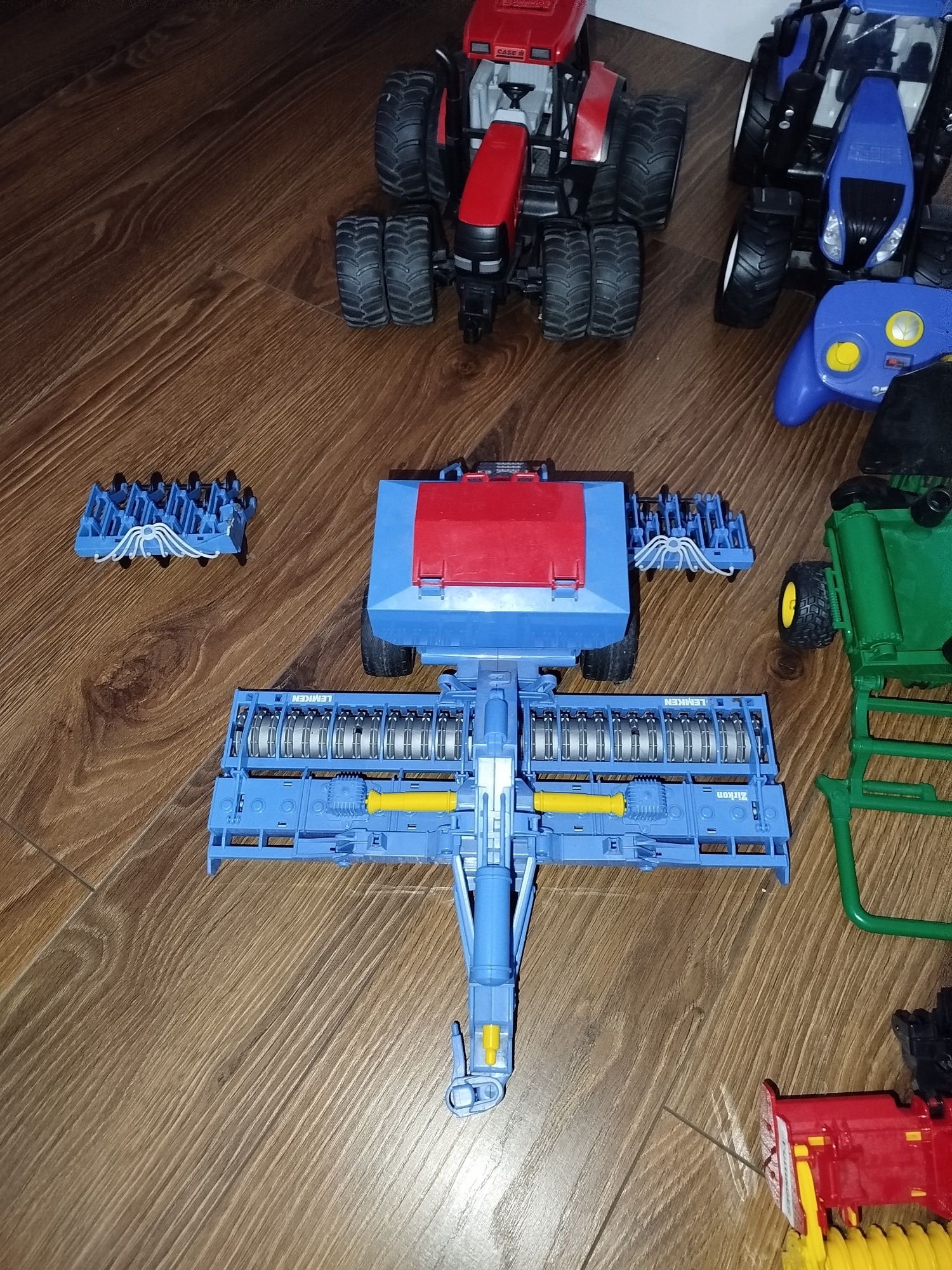 Bruder traktory maszyny new Holland Claas komplet