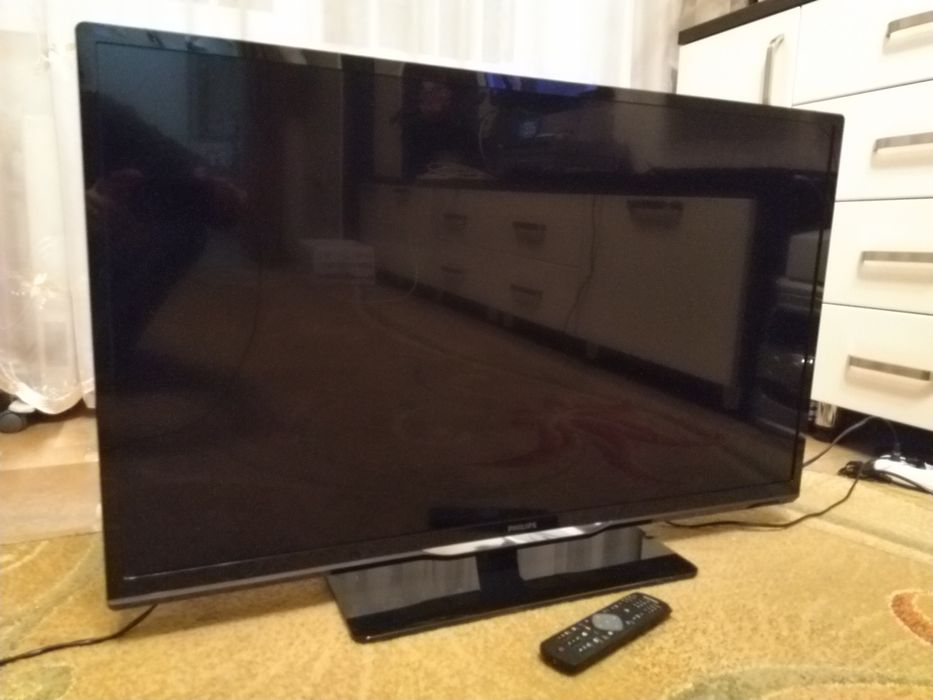 Телевізор LED PHILIPS 39PFL3208K  FUll HD у відмінному робочому стані.