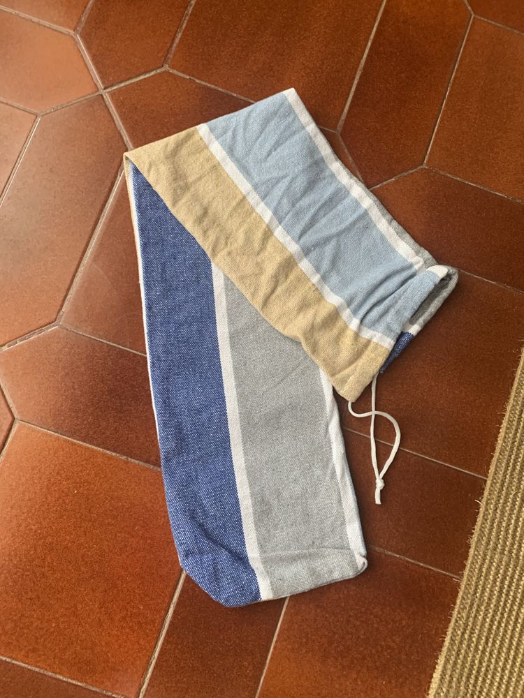 Rede em tecido com cordas