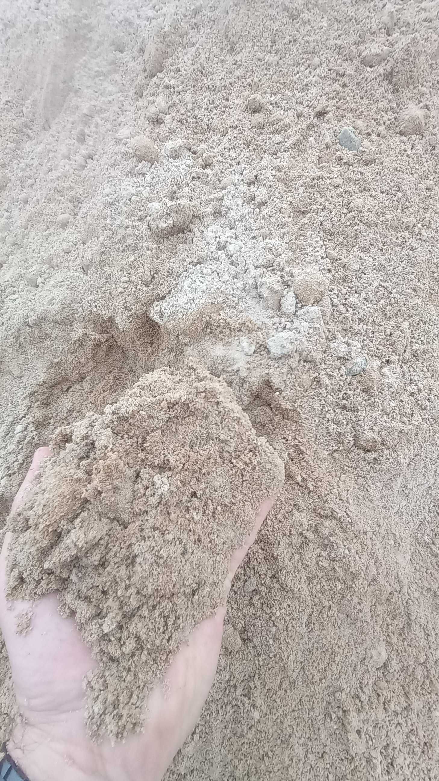Czarnoziem, piasek, ziemia, miał granitowy, beton Rm, podbudowa, gruz