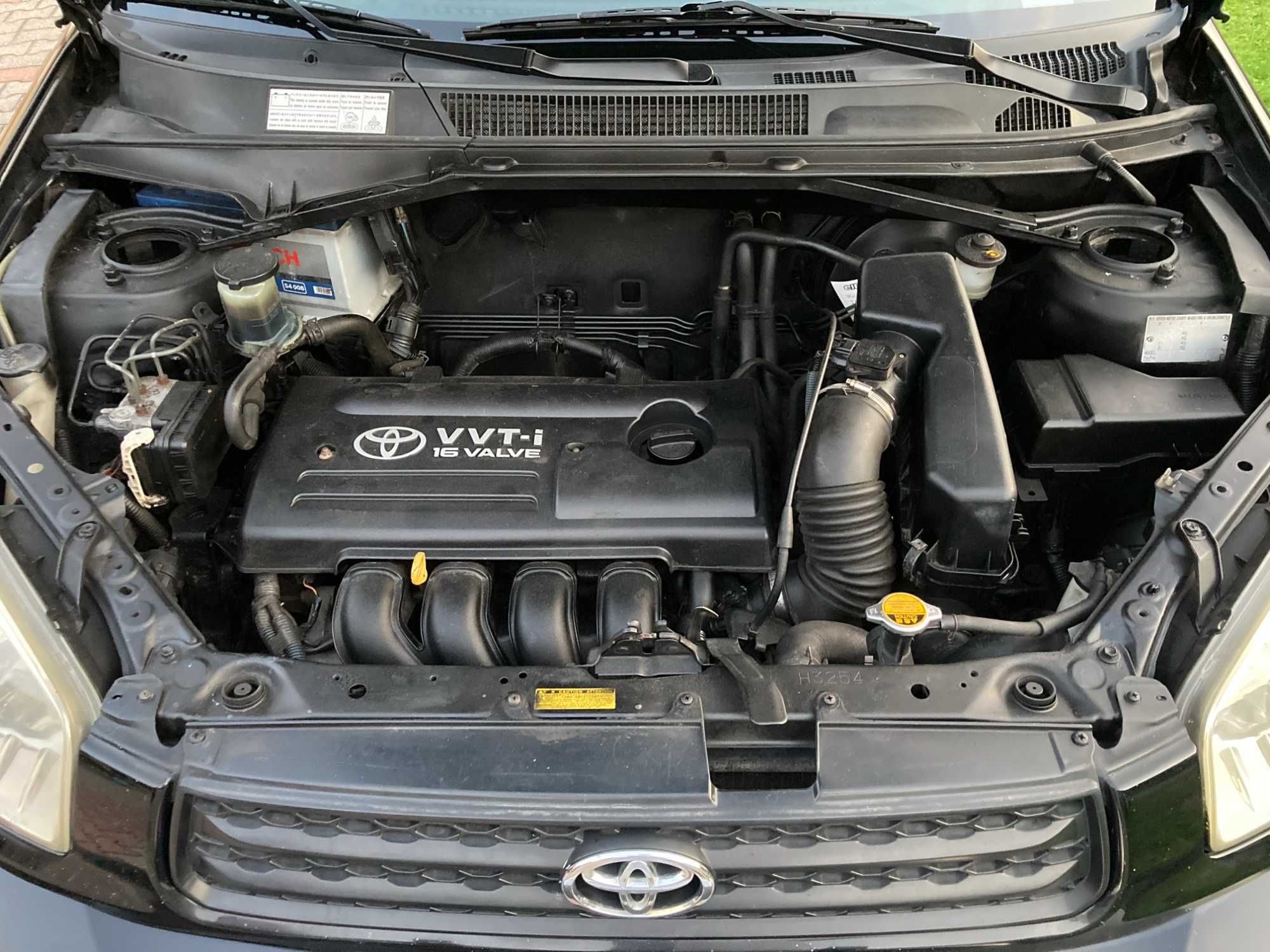 Toyota Rav 4   2002 r   1,8 benzyna