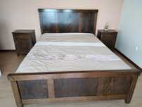 Conjunto cama e mesas cabeceira