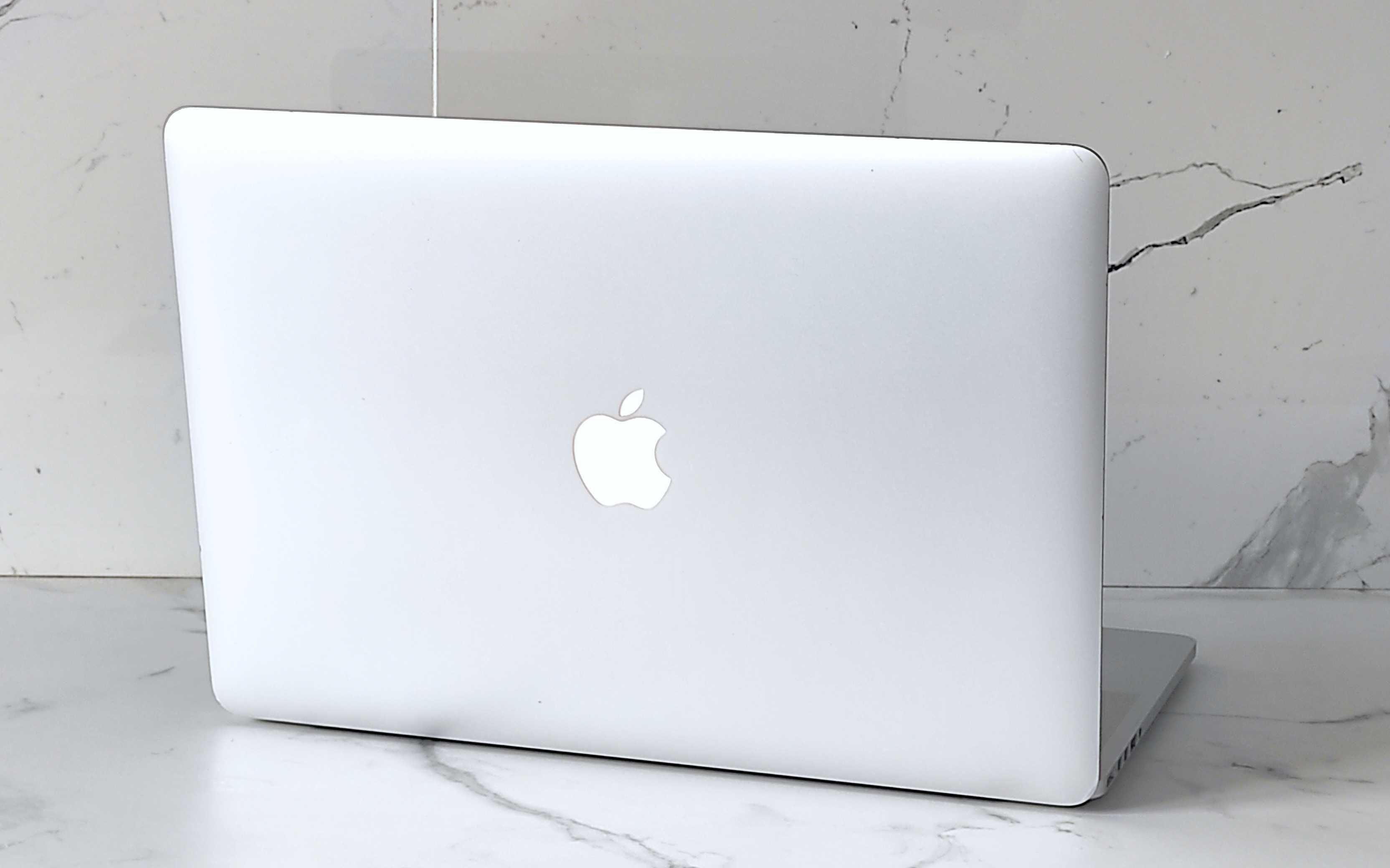 MacBook Pro 16/256ГБ, IPS 2.5K 15,4", Core i7, 3-5 годин Ноутбук Apple