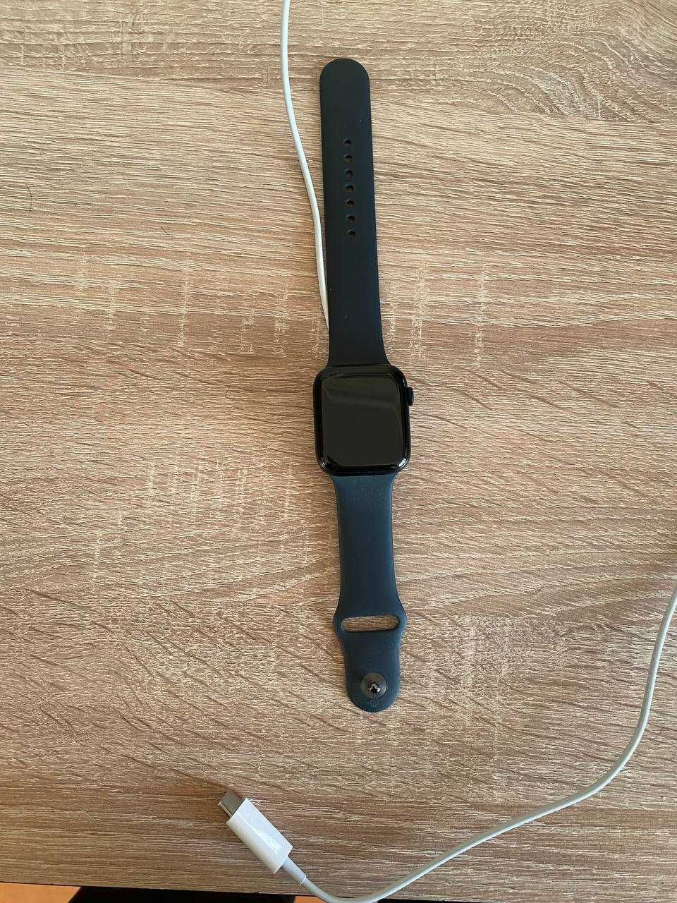 Продаю Apple Watch SE 2 44mm Space Gray