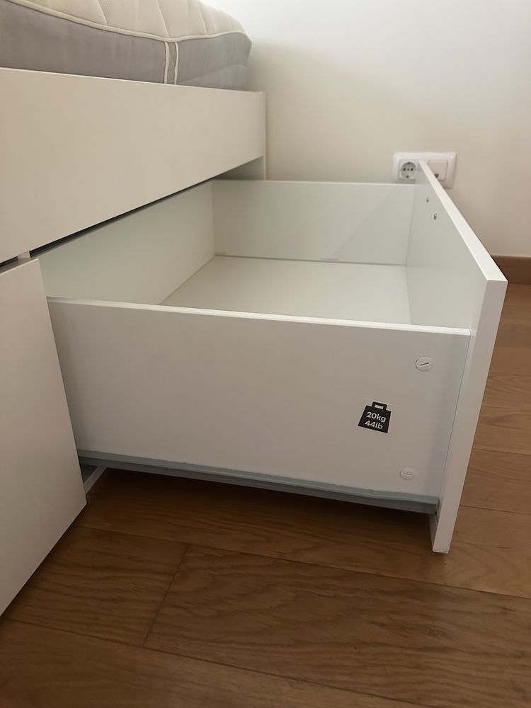 Cama casal com colchão Ikea 350€