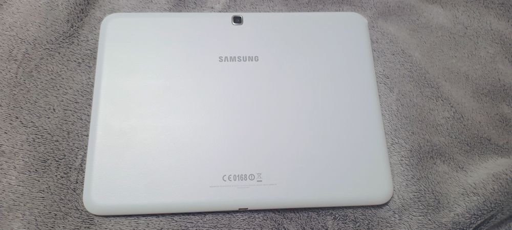 Планшет Samsung SM-T530