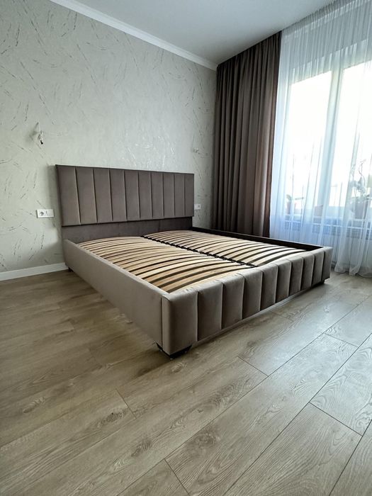 Двоспальне ліжко  у меблевому велюрі на ортопедичних ламельках