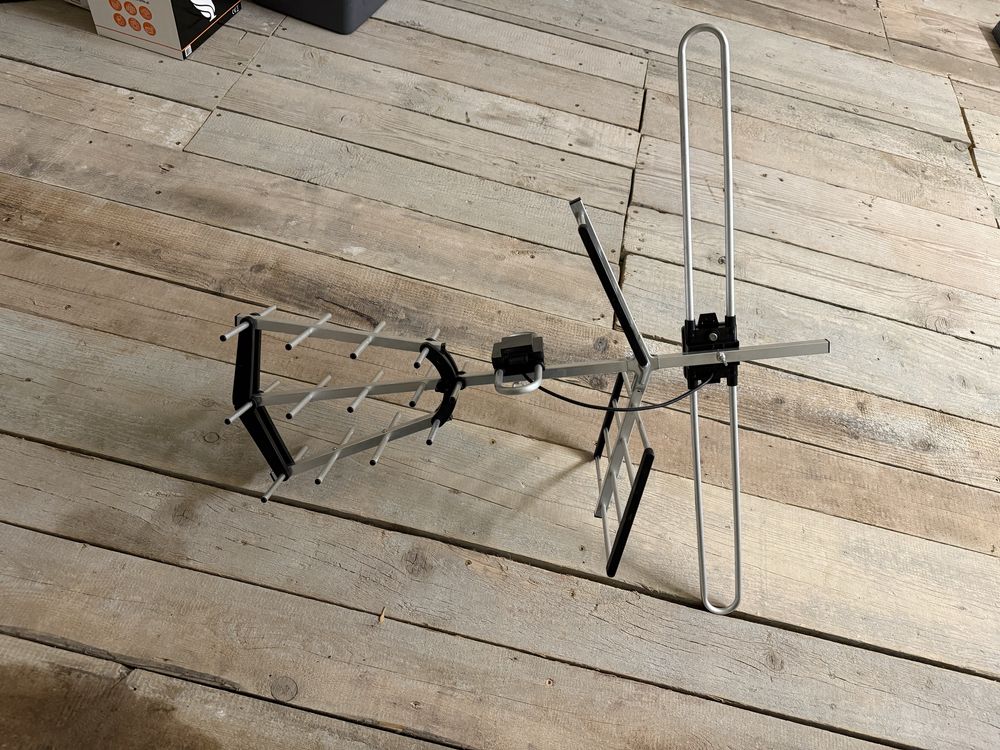 Antena zewnetrzna kierunkowa DVB-T2 plus zasilacz i wzmacniacz