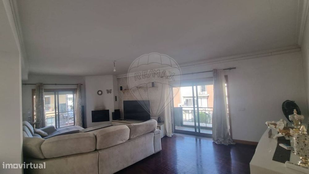 Apartamento T4 para arrendamento