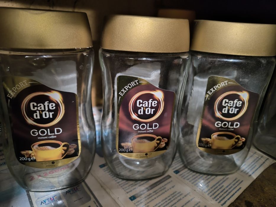 Банки від кави розчинної Cafe D'or Gold