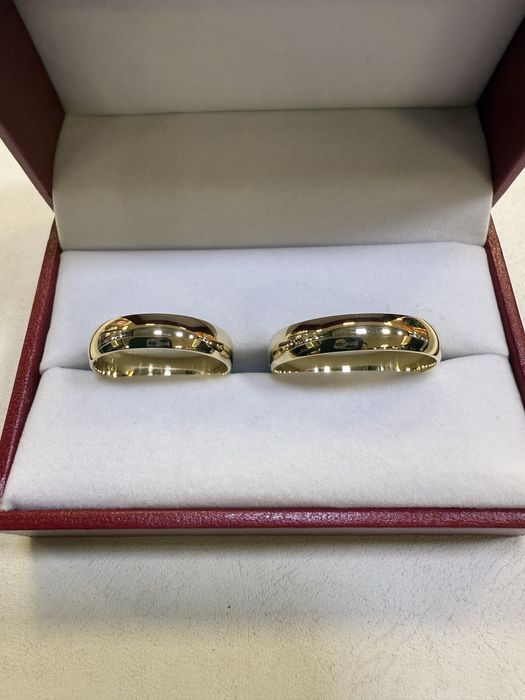 Złote obrączki ślubne, klasyczne, pr. 585, szer. 4 mm