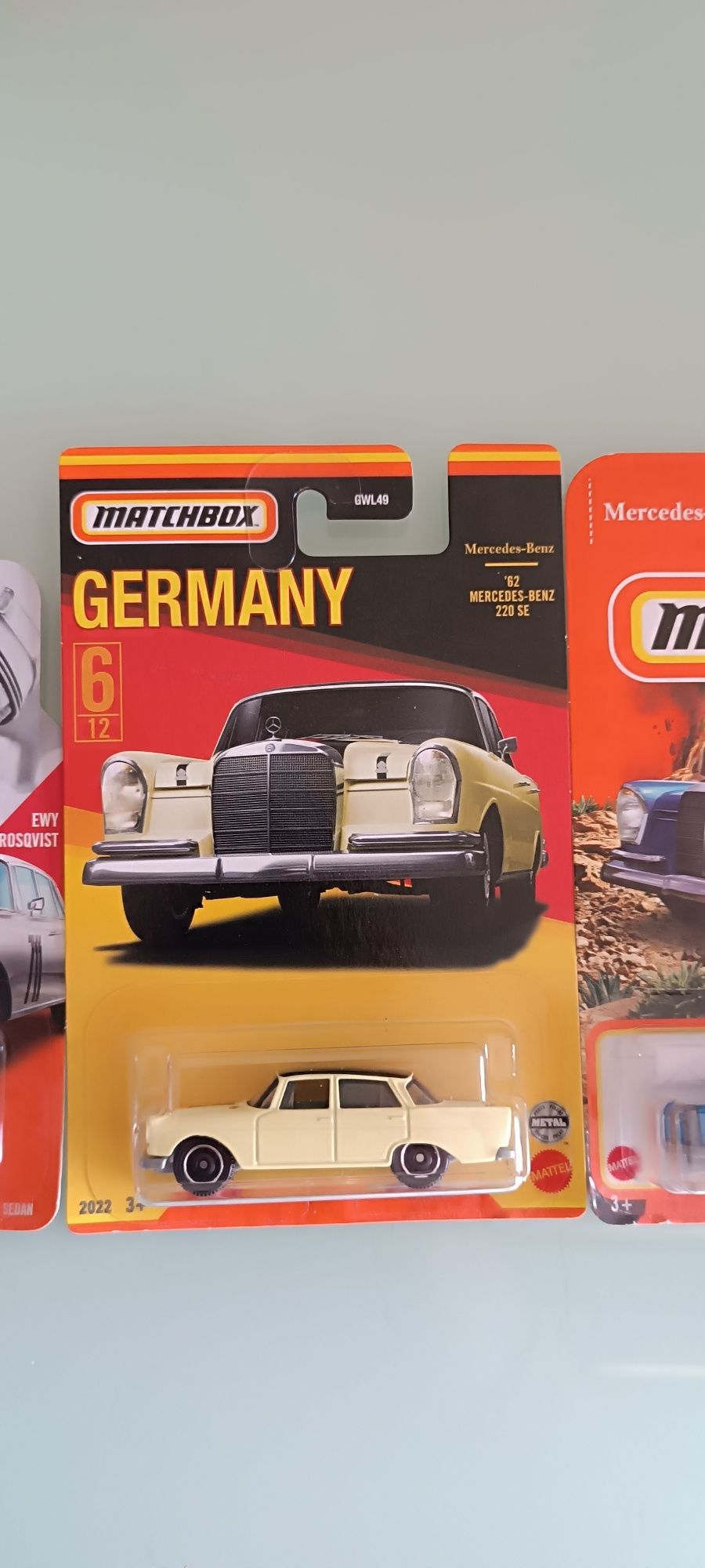 3 Mercedes 220SE