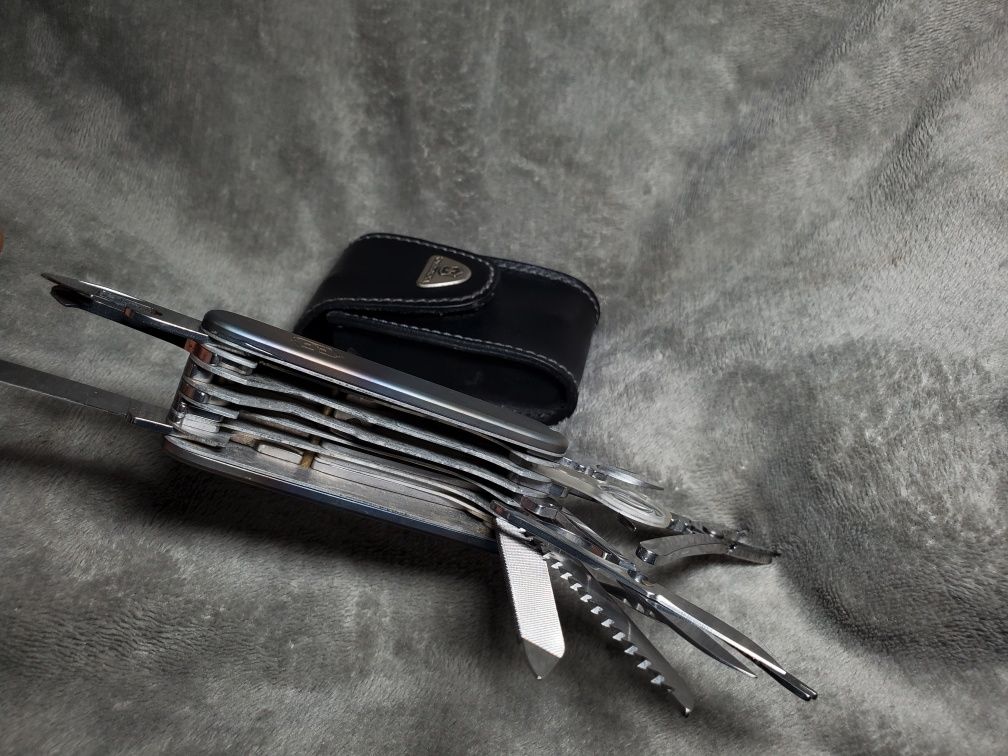 Victorinox 1.6795 Swiss Сhamp Titanium