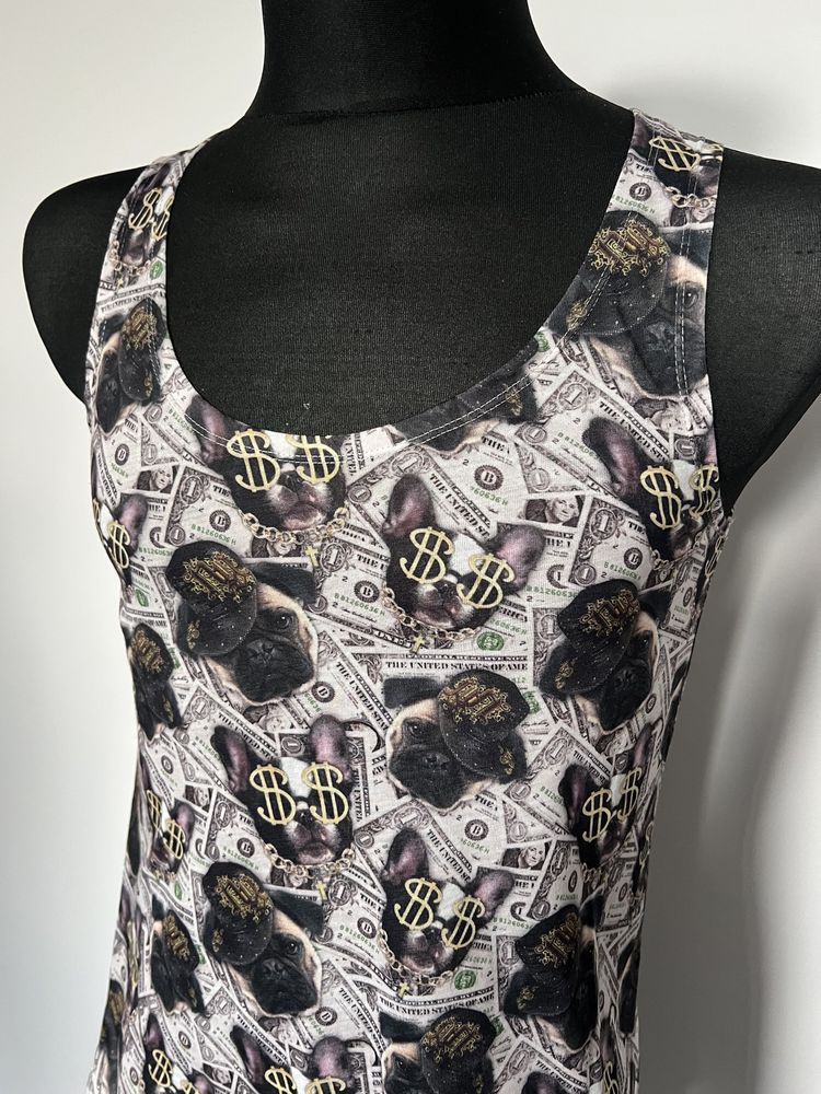 Męski tank top z nadrukiem bulldogów na tle dolarów