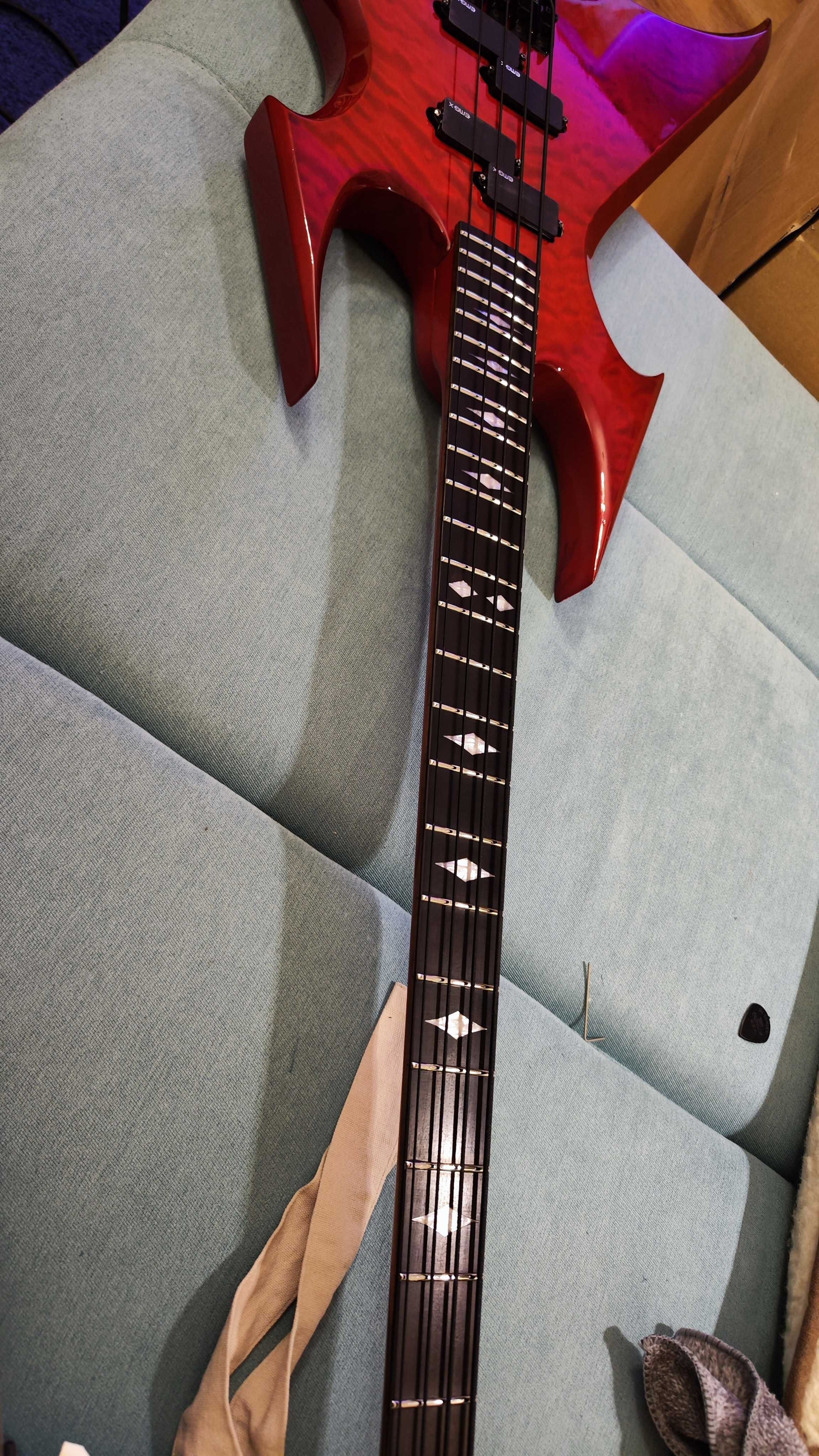 B.C. Rich Beast NJ Series gitara basowa