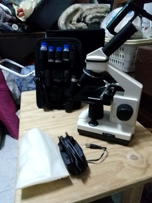 Microscópio BioLux 20x - 1280x Bresser