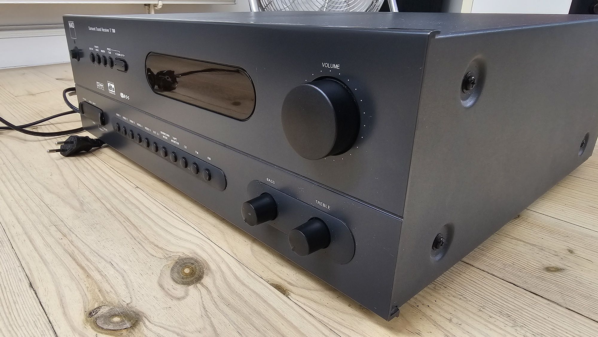 Amplituner wzmacniacz NAD T760