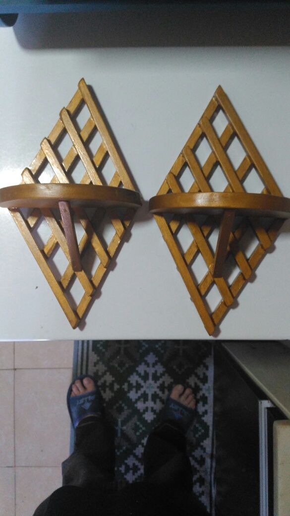 Estante/prateleira e prateleiras/oratório