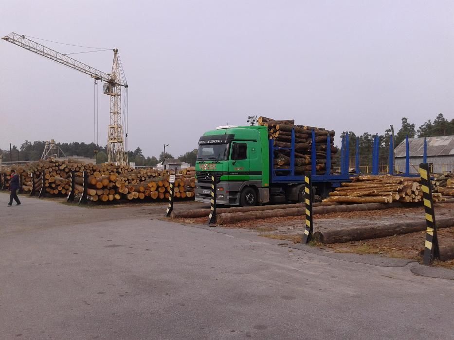 Продаємо дрова дубові колоті та кругляк, пиньки, чурки метрівки