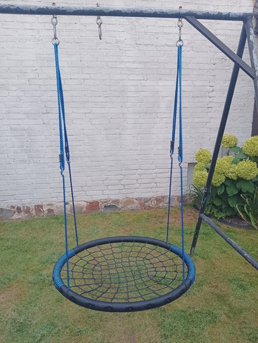 Duże bocianie gniazdo