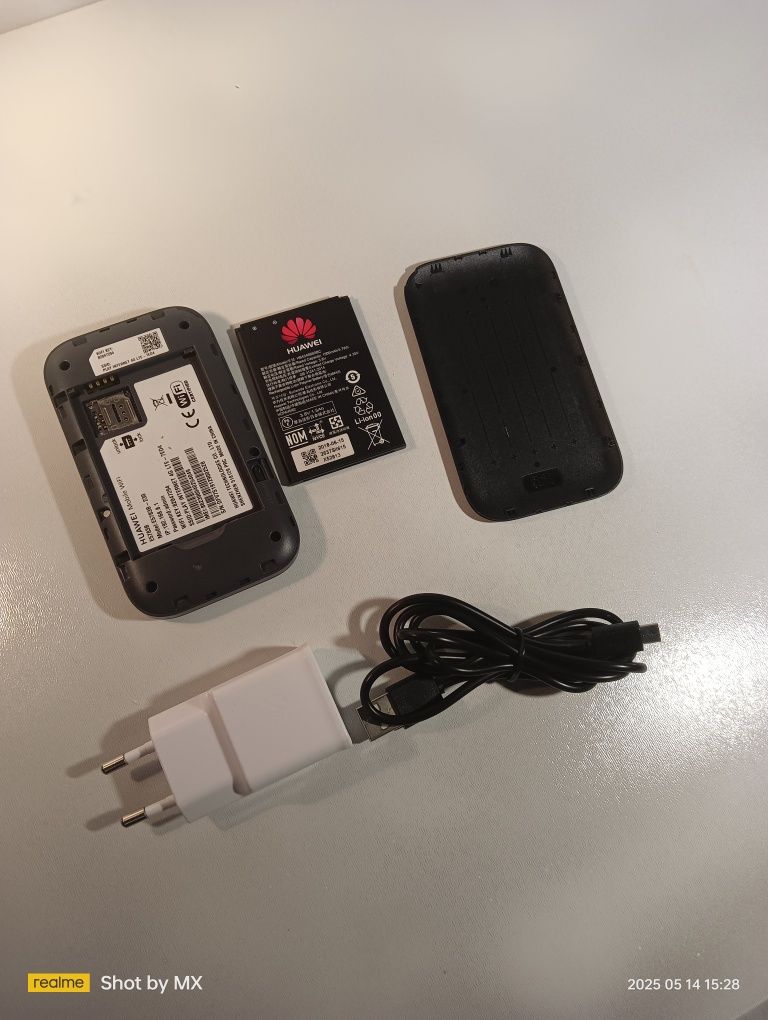 Router LTE 300Mb/s przenośny WiFi 2,4 GHz 5 GHzna kartę SIM internet