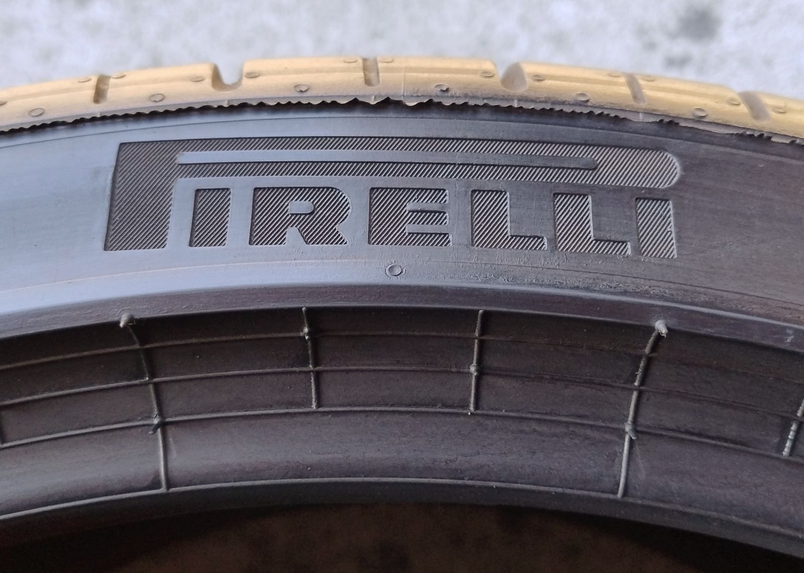 Шини літні R22 315/30 Pirelli PZero