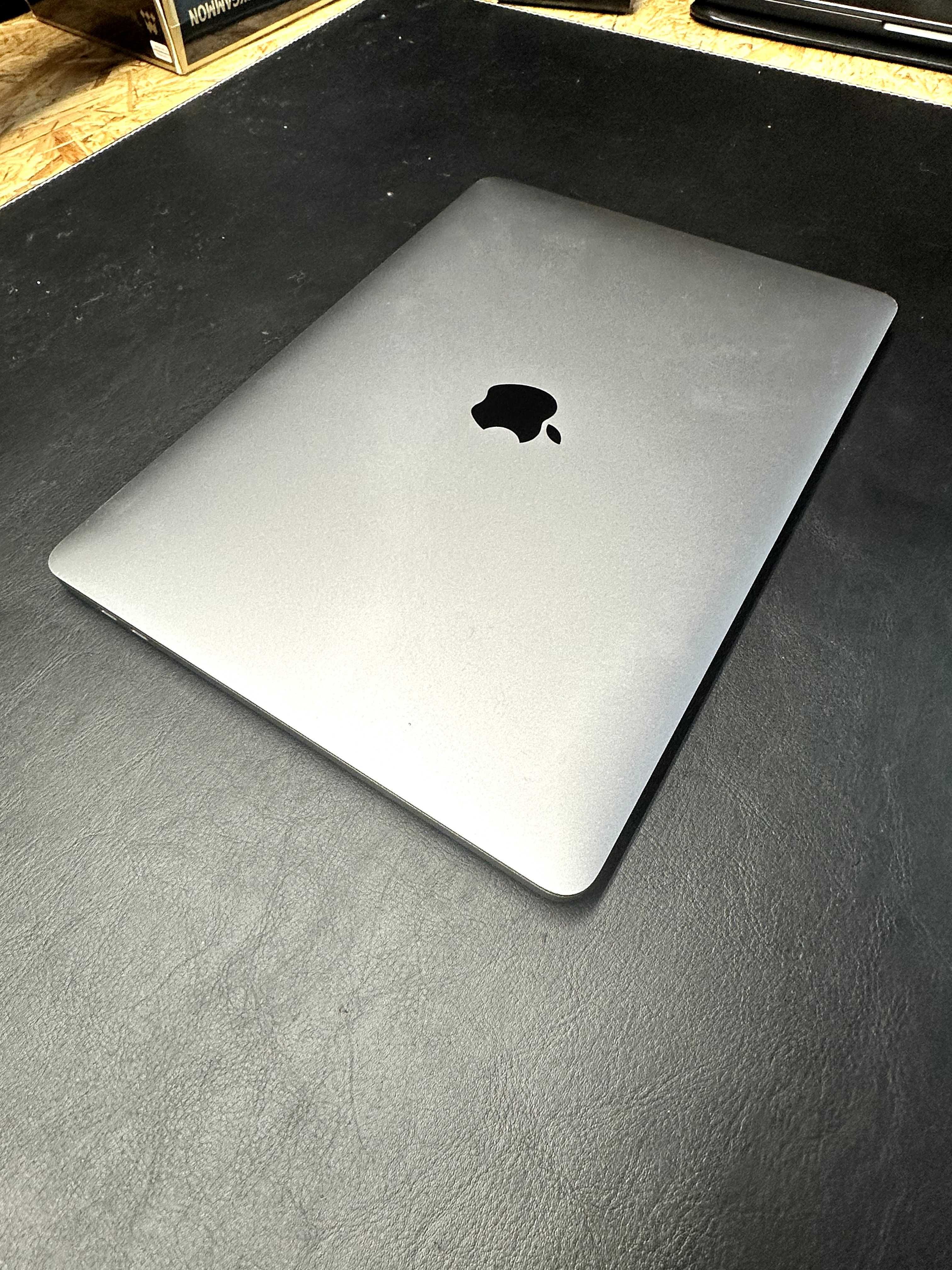 2020 Apple MacBook Pro 13 inch, 8GB RAM, 256GB SSD Space Gray