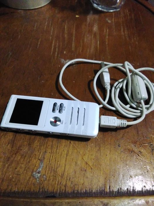 диктофон продам  8гб