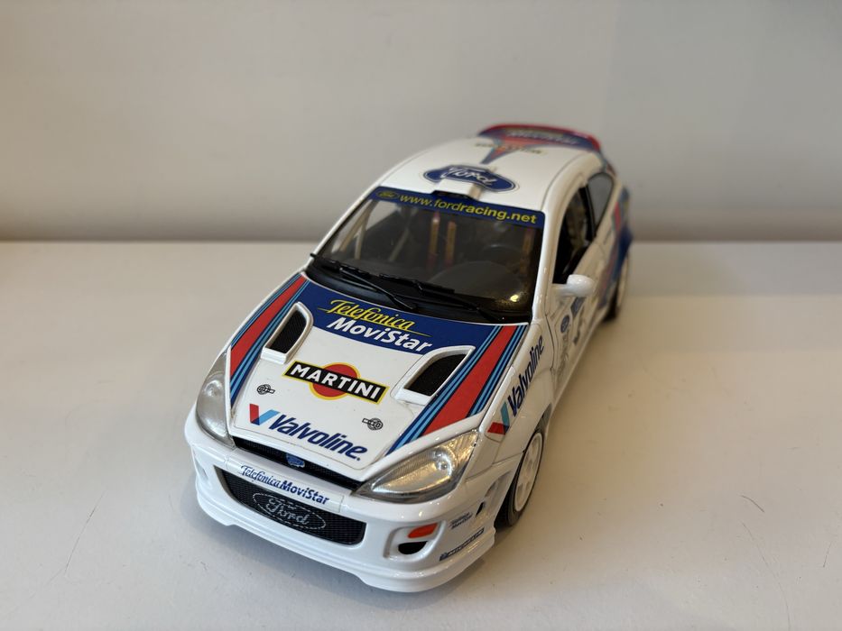 Model Ford Focus WRC 1:18 Bburago (maisto welly)