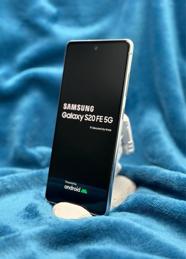 Відмінний Samsung Galaxy S20FE 5G 6/128 + подовжена гарантія