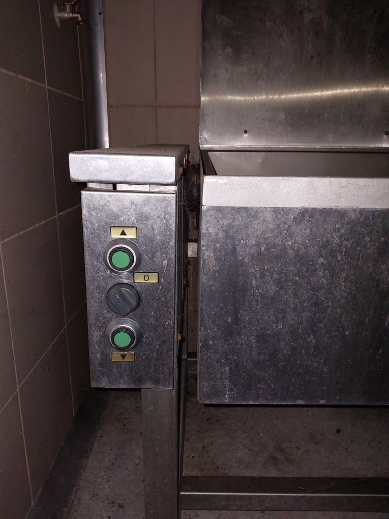 Patelnia elektryczna wolnostojąca