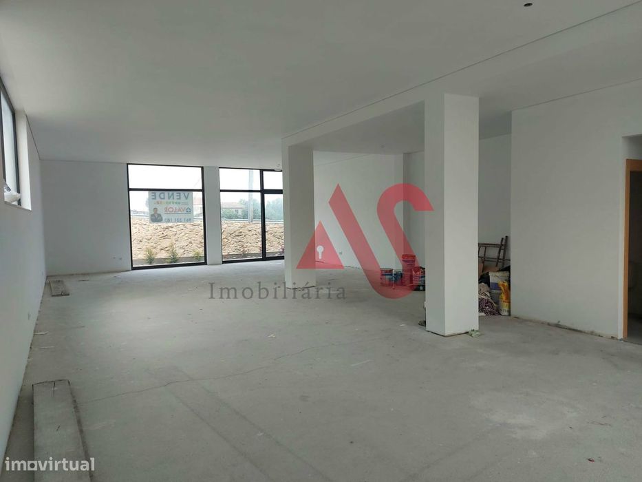 Loja nova com 141 m2 em Landim, Vila Nova de Famalicão