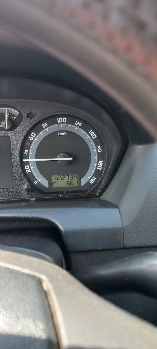 Шкода фабія 1.2  2005 рік