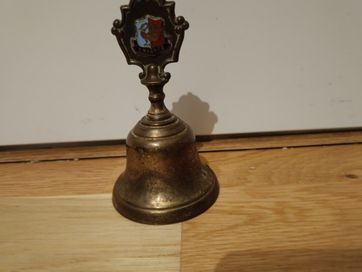 Dzwonek stołowy herbowy
