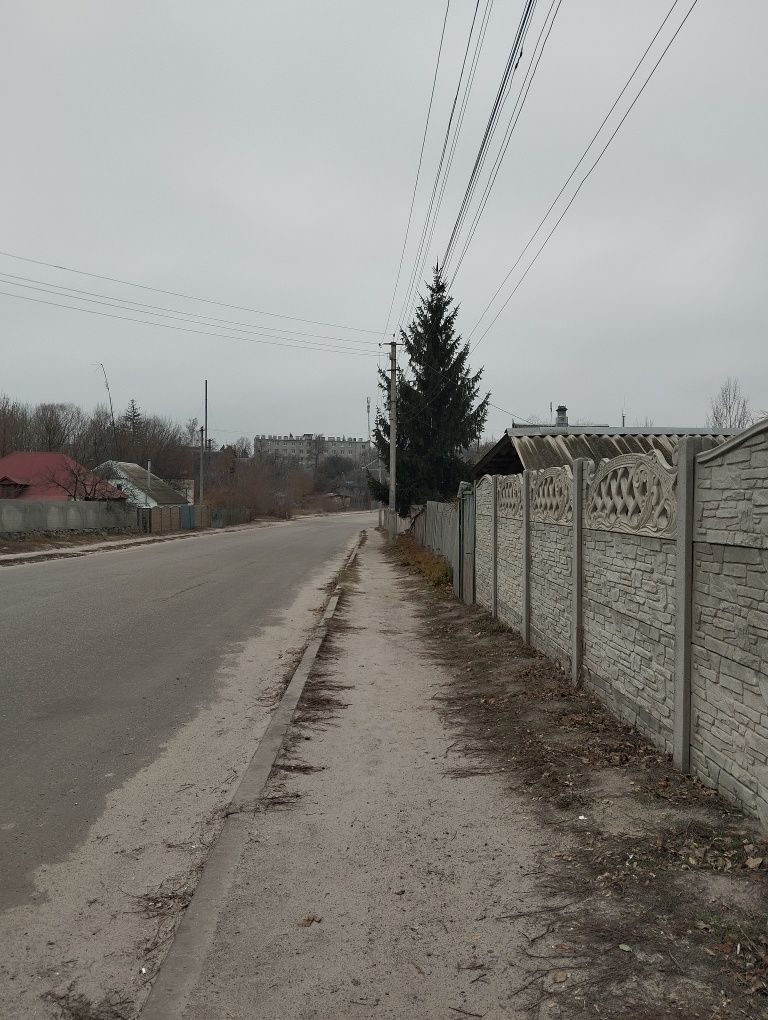 Продам дом  в самом центре Новая Водолага  дом с удобствами