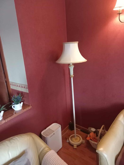 Elegancka lampa podłogowa
