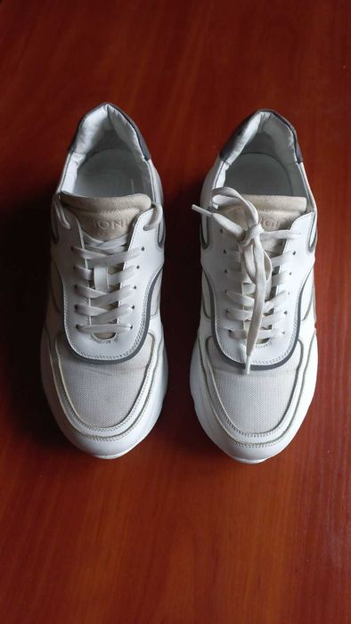 продам кросівки білі