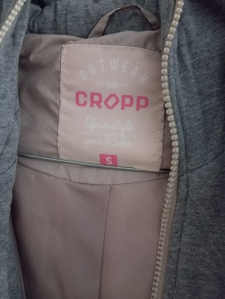 Piękna kurtka damska Cropp