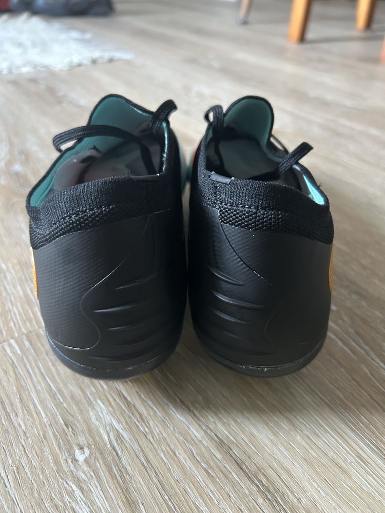 Chuteiras Nike Phantom 6 Low Elite + Meias Nike (NOVAS)