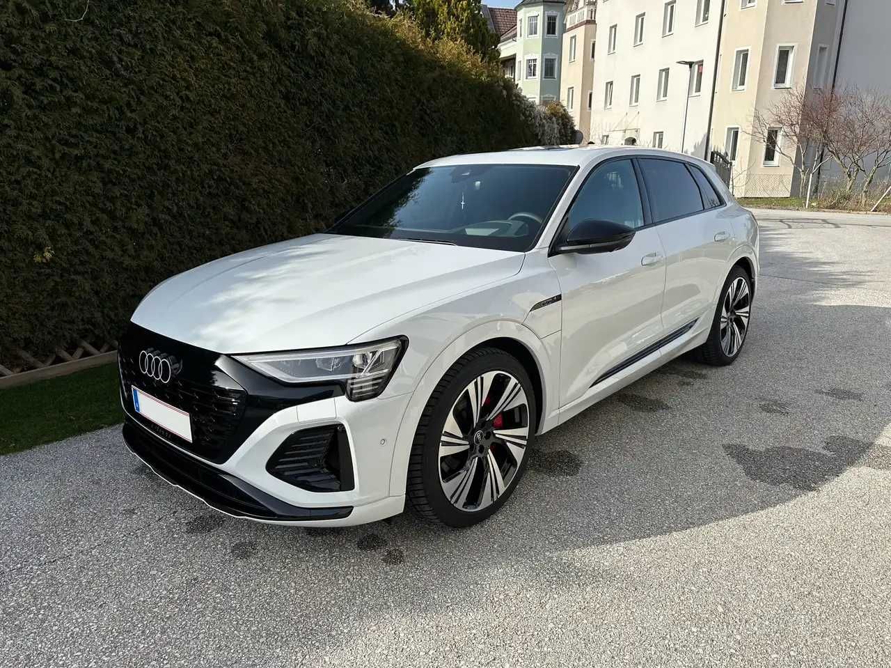 Бампер Audi Q8 E-Tron б/у автозапчастини