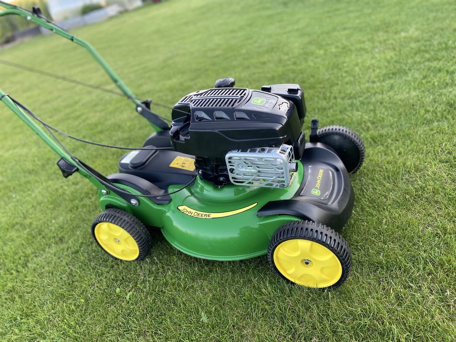Profesjonalna kosiarka JOHN DEERE JS63V