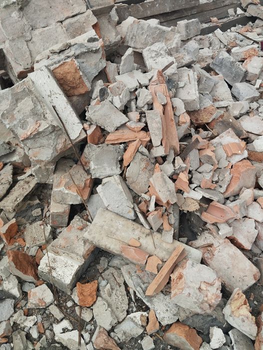 Oddam za darmo gruz, beton stare drzwi...