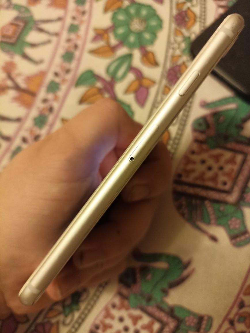 Мобильный телефон смартфон apple iPhone 8 64 gb. Не бит, без icloud.
R