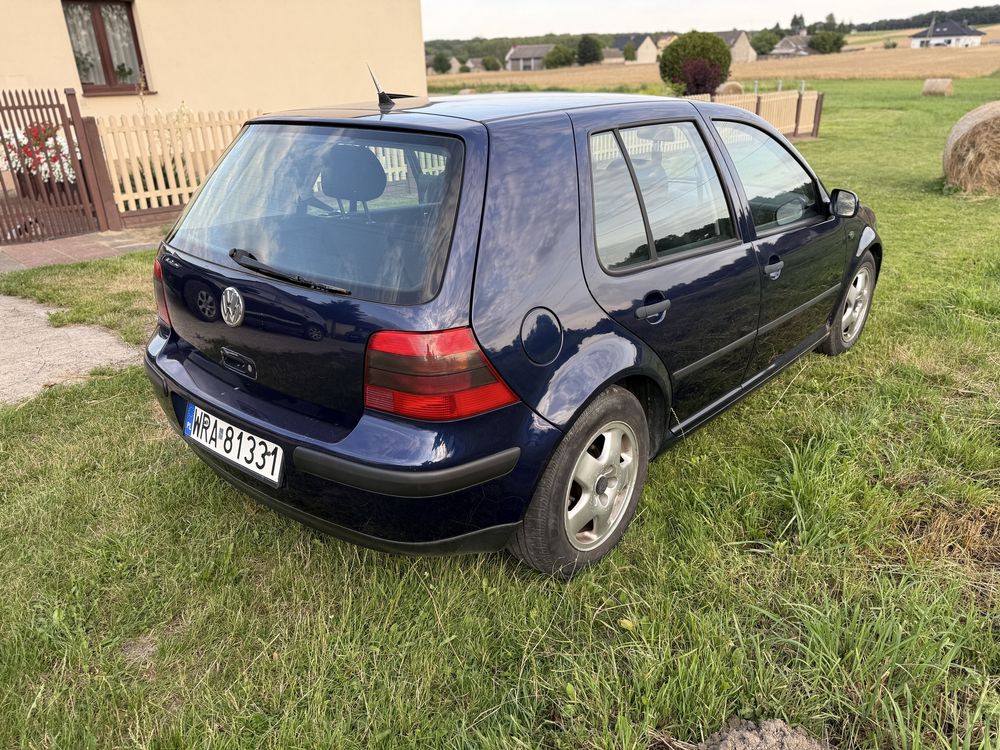 Golf 4  1,6 automat .